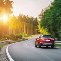 01 auto sonnenuntergang strasse wald 0278 200