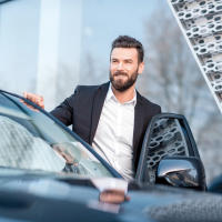 01 pkw mann einsteigen 0103 200