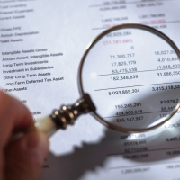 01 bilanz buchhaltung zahlen lupe analysieren 0035 200