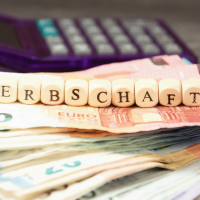 01 erbschaft erbe geld geldscheine schrift rechner 0056 200