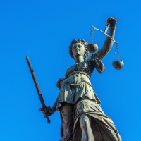 01 justizia gross statue 0082 200