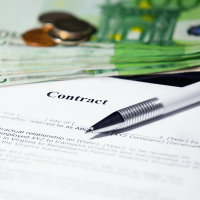 01 mietrecht immobilienrecht vertrag geld geldscheine 0096 200