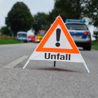 01 unfall warndreicek strasse polizei 0320 200