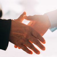 01 vertrag handschlag 0118 200